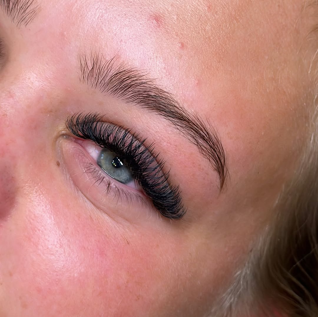 Lash extensions tilpasset øjenform – Beauty Room CPH